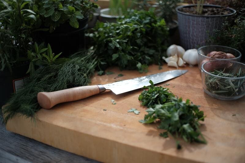 Comment nettoyer, traiter et entretenir ma planche à découper ?